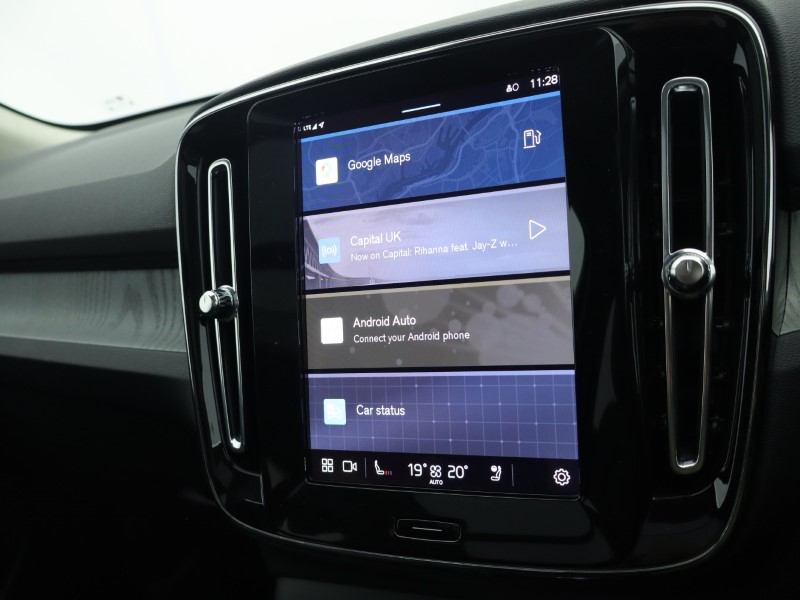 2025 (25) VOLVO XC40 2.0 B3P Ultra Bright 5dr Auto 4748715