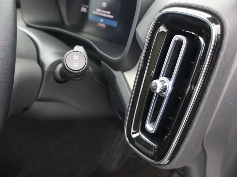 2025 (25) VOLVO XC40 2.0 B3P Ultra Bright 5dr Auto 4748695