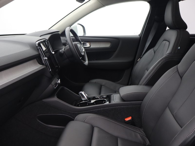 2025 (25) VOLVO XC40 2.0 B3P Ultra Bright 5dr Auto 4748686
