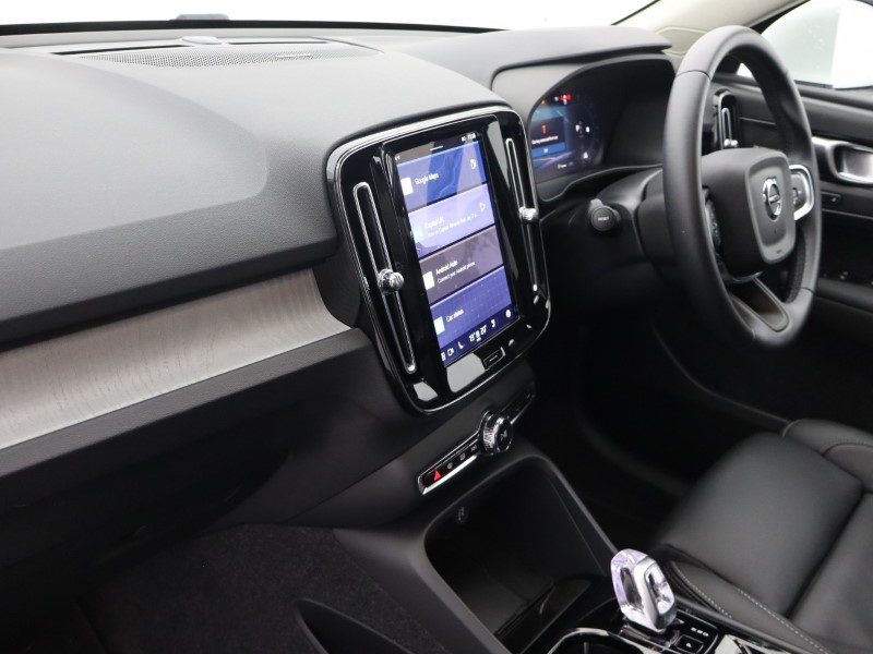 2025 (25) VOLVO XC40 2.0 B3P Ultra Bright 5dr Auto 4748702