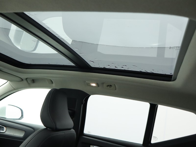 2025 (25) VOLVO XC40 2.0 B3P Ultra Bright 5dr Auto 4748711