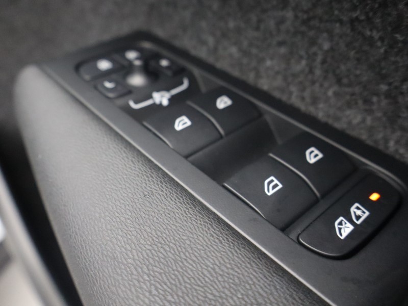 2025 (25) VOLVO XC40 2.0 B3P Ultra Bright 5dr Auto 4748692