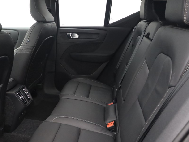 2025 (25) VOLVO XC40 2.0 B3P Ultra Bright 5dr Auto 4748687