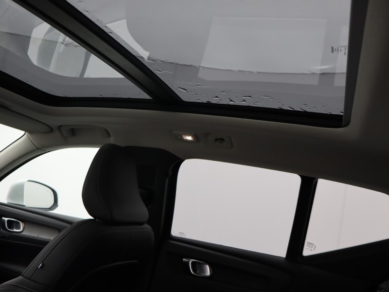 2025 (25) VOLVO XC40 2.0 B3P Ultra Bright 5dr Auto 4748703