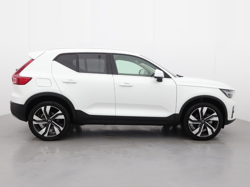2025 (25) VOLVO XC40 2.0 B3P Ultra Bright 5dr Auto 4748683