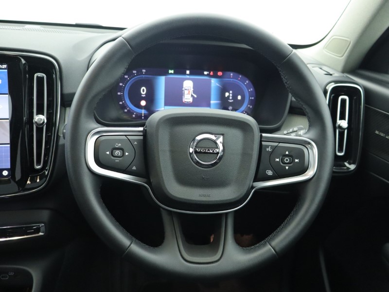 2025 (25) VOLVO XC40 2.0 B3P Ultra Bright 5dr Auto 4748710
