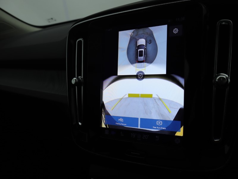 2025 (25) VOLVO XC40 2.0 B3P Ultra Bright 5dr Auto 4748717