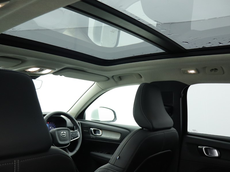 2025 (25) VOLVO XC40 2.0 B3P Ultra Bright 5dr Auto 4748705