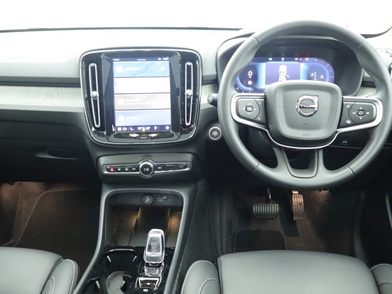 2025 (25) VOLVO XC40 2.0 B3P Ultra Bright 5dr Auto 4748709