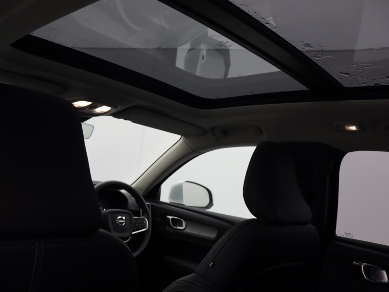 2025 (25) VOLVO XC40 2.0 B3P Ultra Bright 5dr Auto 4748704