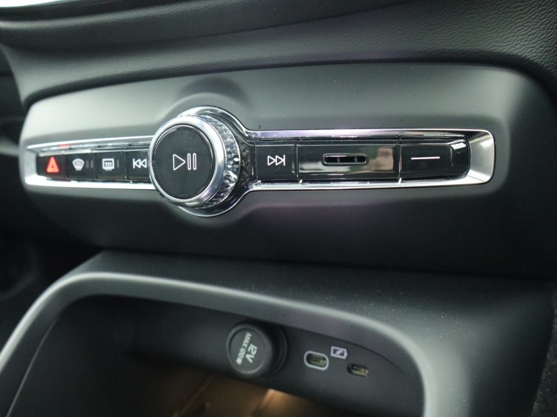 2025 (25) VOLVO XC40 2.0 B3P Ultra Bright 5dr Auto 4748722