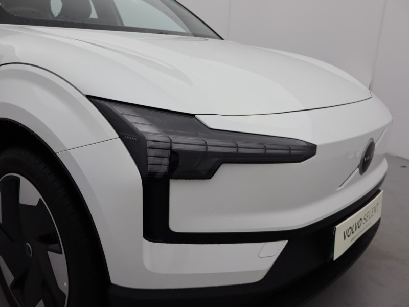 2025 (25) VOLVO EX30 200kW SM Extended Range Plus 69kWh 5dr Auto *VAT QUALIFYING* 4559157