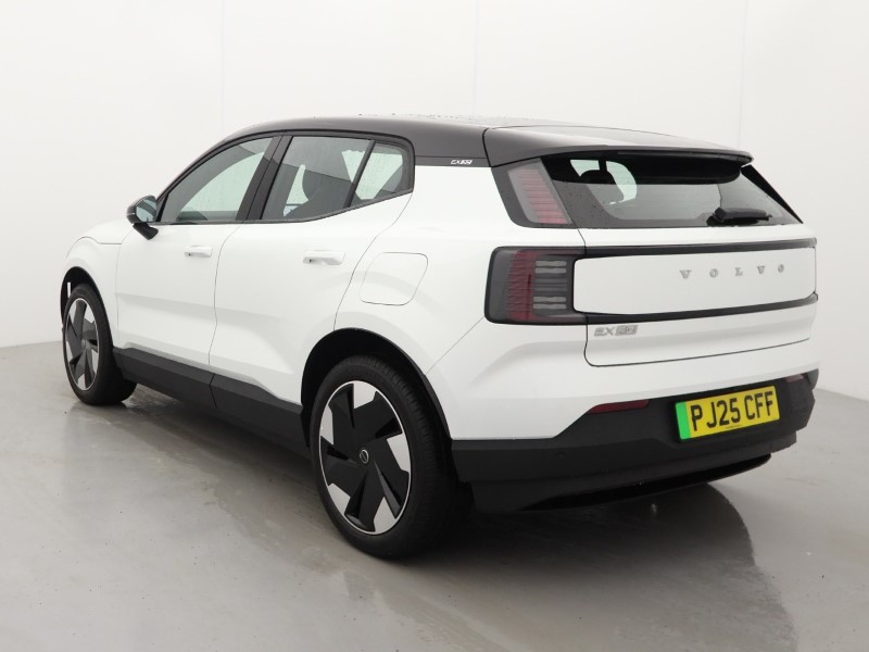 2025 (25) VOLVO EX30 200kW SM Extended Range Plus 69kWh 5dr Auto *VAT QUALIFYING* 4559124