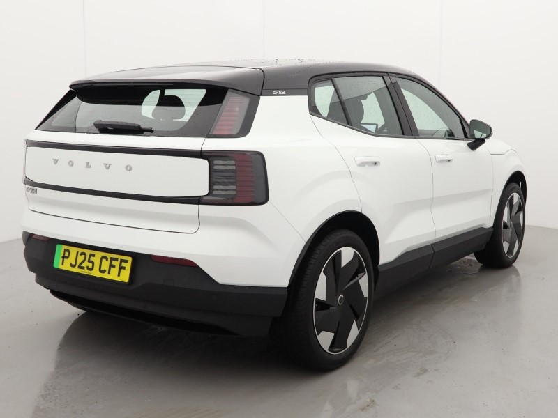 2025 (25) VOLVO EX30 200kW SM Extended Range Plus 69kWh 5dr Auto *VAT QUALIFYING* 4559125