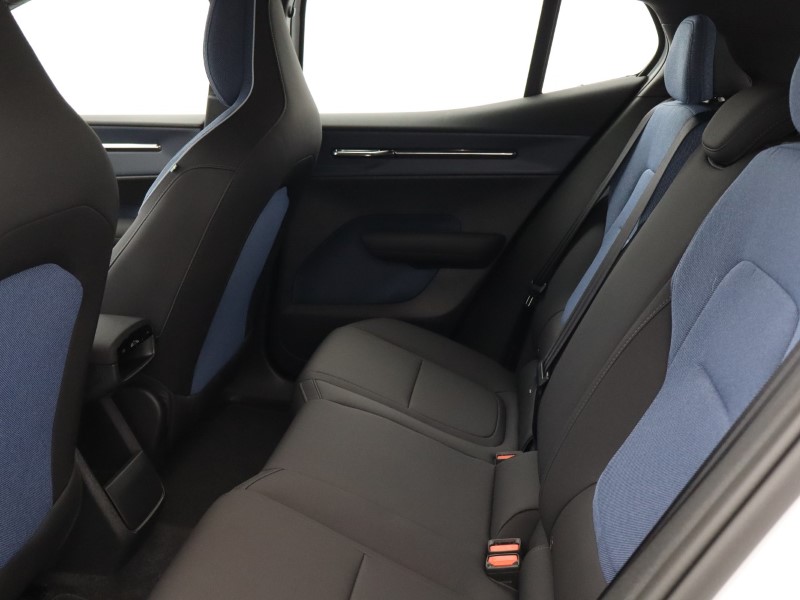 2025 (25) VOLVO EX30 200kW SM Extended Range Plus 69kWh 5dr Auto *VAT QUALIFYING* 4559127