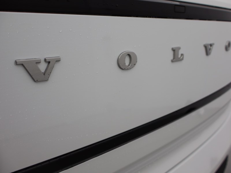 2025 (25) VOLVO EX30 200kW SM Extended Range Plus 69kWh 5dr Auto *VAT QUALIFYING* 4559163