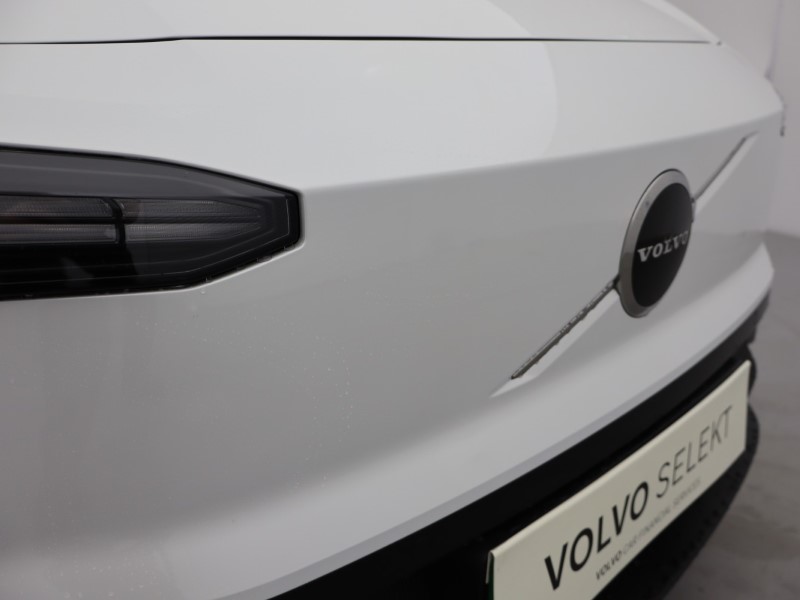 2025 (25) VOLVO EX30 200kW SM Extended Range Plus 69kWh 5dr Auto *VAT QUALIFYING* 4559158