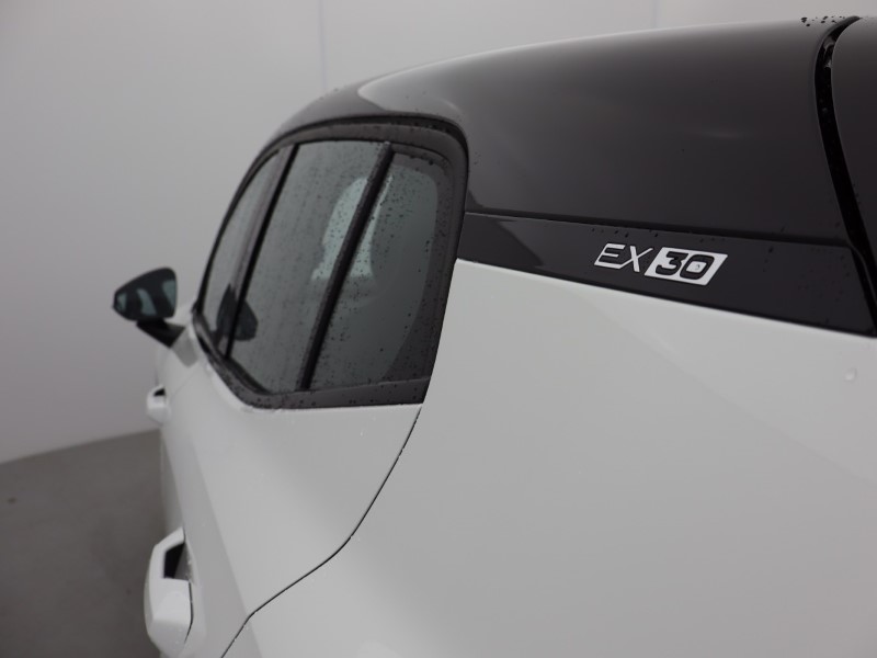 2025 (25) VOLVO EX30 200kW SM Extended Range Plus 69kWh 5dr Auto *VAT QUALIFYING* 4559169