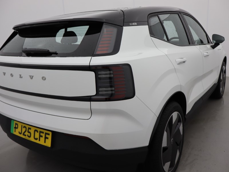 2025 (25) VOLVO EX30 200kW SM Extended Range Plus 69kWh 5dr Auto *VAT QUALIFYING* 4559164