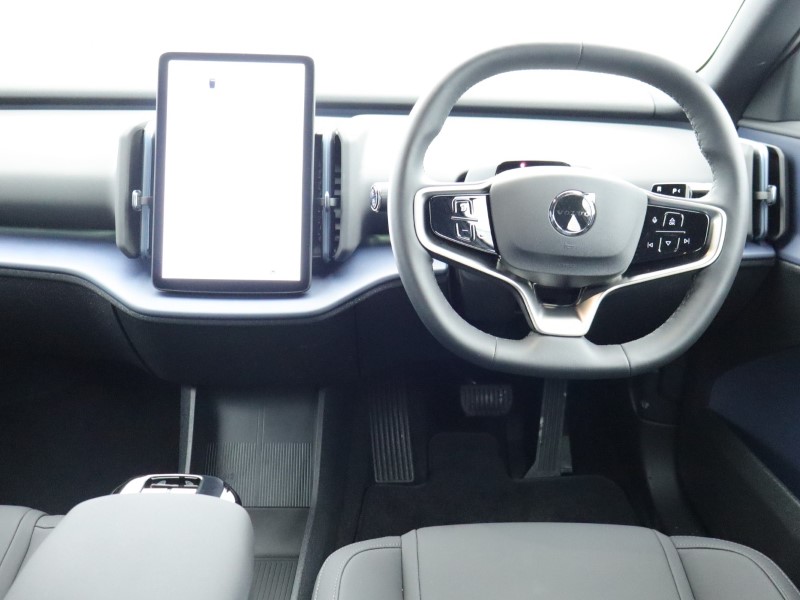 2025 (25) VOLVO EX30 200kW SM Extended Range Plus 69kWh 5dr Auto *VAT QUALIFYING* 4559145