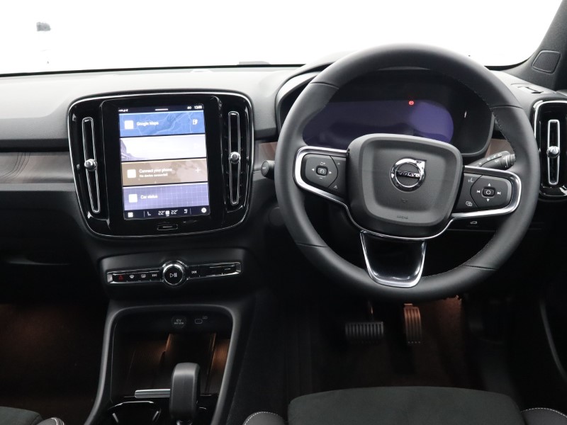 2025 (25) VOLVO EX40 175kW Single Motor Plus 69kWh 5dr Auto 4359429