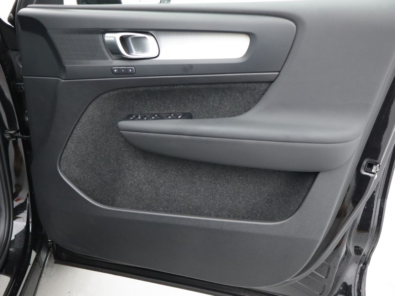 2025 (25) VOLVO XC40 2.0 B3P Plus Black Edition 5dr Auto *VAT QUALIFYING* 4980928