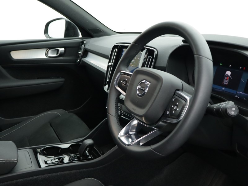 2025 (25) VOLVO XC40 2.0 B3P Plus Black Edition 5dr Auto *VAT QUALIFYING* 4980919