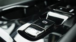 2025 (25) VOLVO XC40 2.0 B3P Plus Black Edition 5dr Auto *VAT QUALIFYING* 4980958