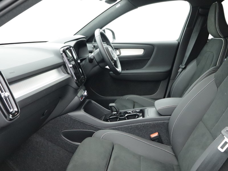 2025 (25) VOLVO XC40 2.0 B3P Plus Black Edition 5dr Auto *VAT QUALIFYING* 4980917