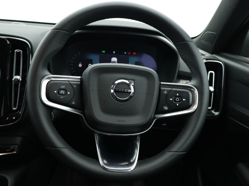 2025 (25) VOLVO XC40 2.0 B3P Plus Black Edition 5dr Auto *VAT QUALIFYING* 4980944