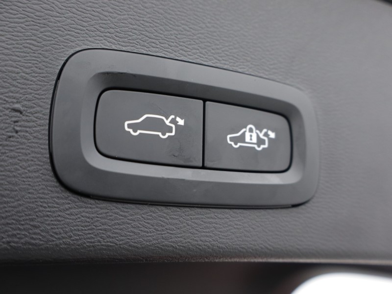 2025 (25) VOLVO XC40 2.0 B3P Plus Black Edition 5dr Auto *VAT QUALIFYING* 4980916