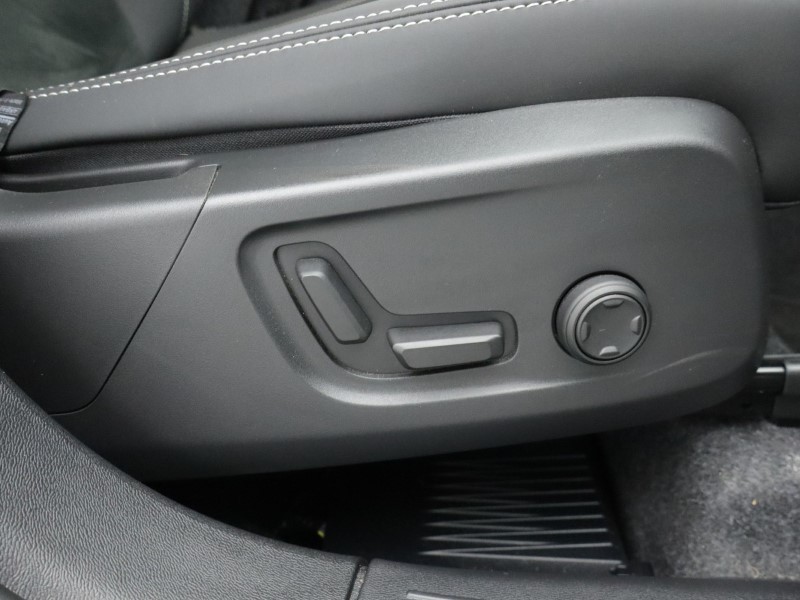 2025 (25) VOLVO XC40 2.0 B3P Plus Black Edition 5dr Auto *VAT QUALIFYING* 4980935