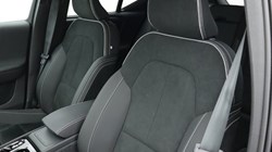 2025 (25) VOLVO XC40 2.0 B3P Plus Black Edition 5dr Auto *VAT QUALIFYING* 4980938