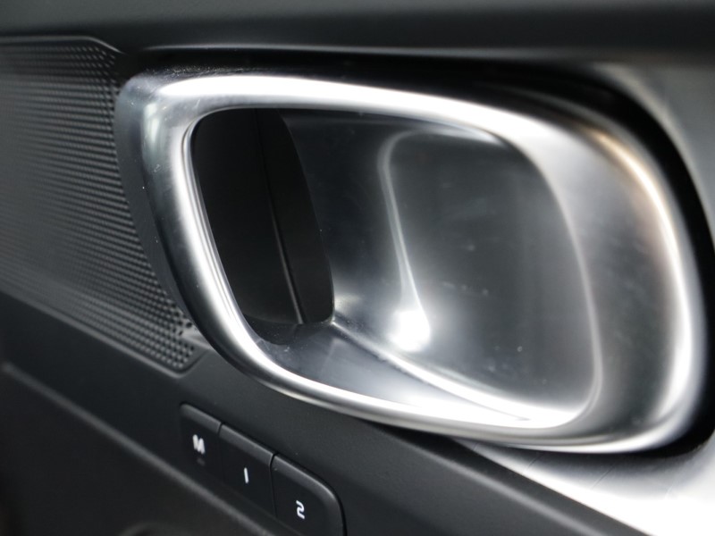 2025 (25) VOLVO XC40 2.0 B3P Plus Black Edition 5dr Auto *VAT QUALIFYING* 4980930