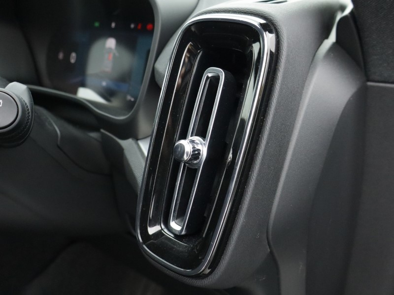 2025 (25) VOLVO XC40 2.0 B3P Plus Black Edition 5dr Auto *VAT QUALIFYING* 4980933