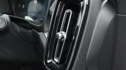 2025 (25) VOLVO XC40 2.0 B3P Plus Black Edition 5dr Auto *VAT QUALIFYING* 4980933