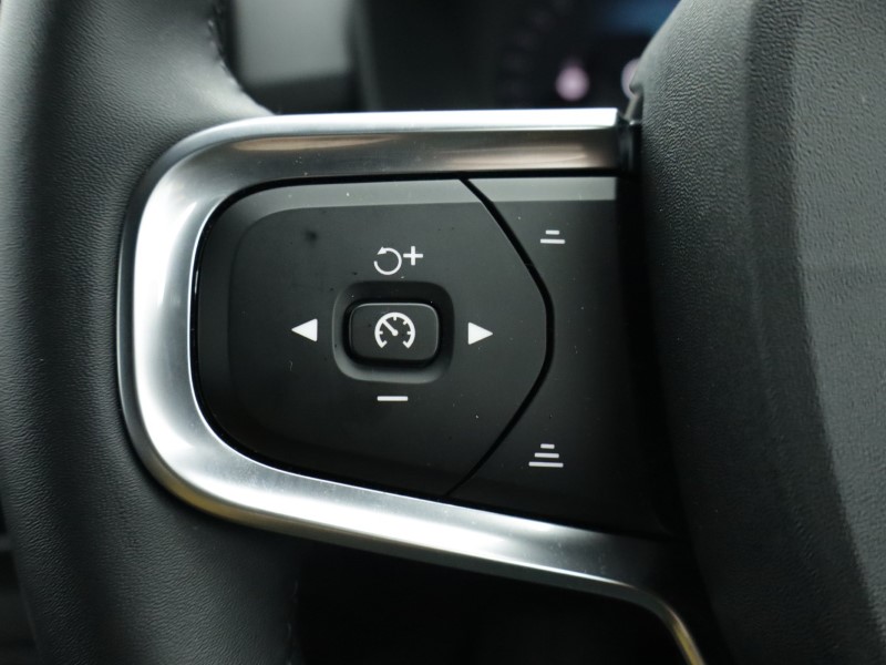 2025 (25) VOLVO XC40 2.0 B3P Plus Black Edition 5dr Auto *VAT QUALIFYING* 4980945