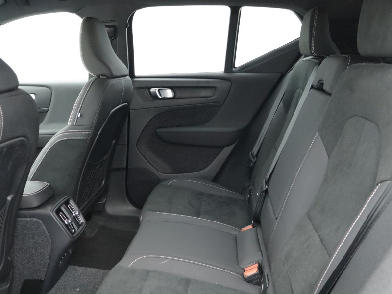 2025 (25) VOLVO XC40 2.0 B3P Plus Black Edition 5dr Auto *VAT QUALIFYING* 4980918