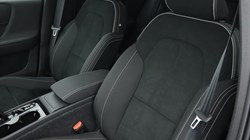 2025 (25) VOLVO XC40 2.0 B4P Plus Black Edition 5dr Auto *VAT QUALIFYING* 4951431