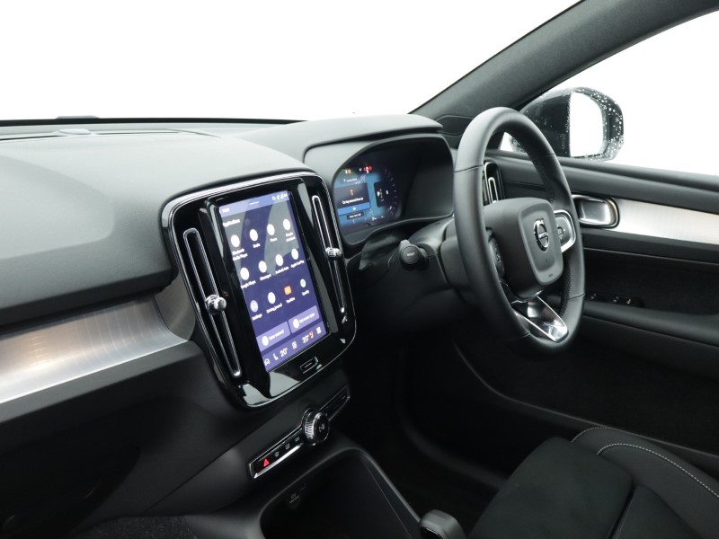 2025 (25) VOLVO XC40 2.0 B4P Plus Black Edition 5dr Auto *VAT QUALIFYING* 4951433
