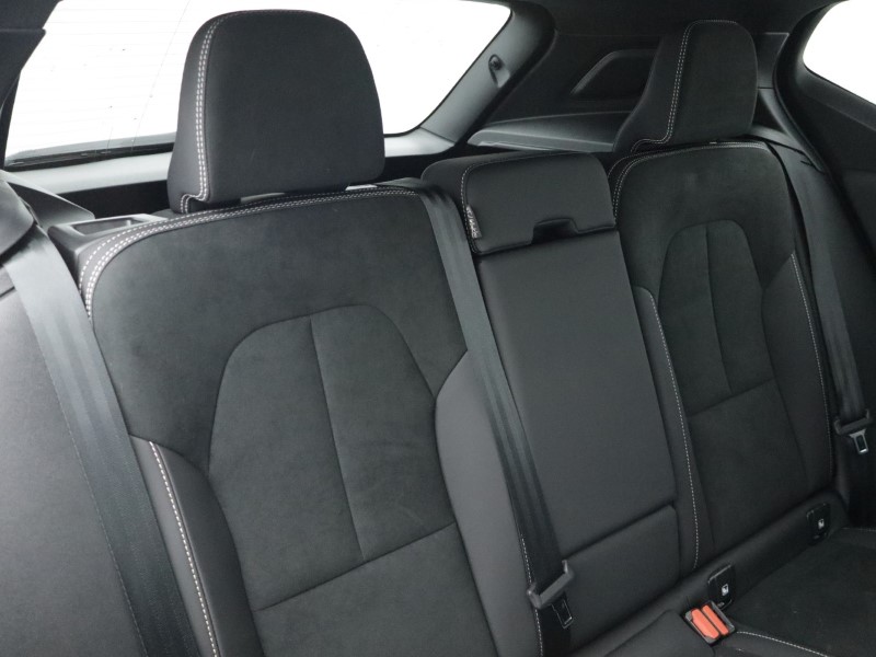 2025 (25) VOLVO XC40 2.0 B4P Plus Black Edition 5dr Auto *VAT QUALIFYING* 4951436