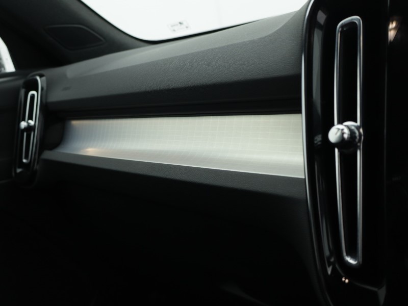 2025 (25) VOLVO XC40 2.0 B4P Plus Black Edition 5dr Auto *VAT QUALIFYING* 4951450