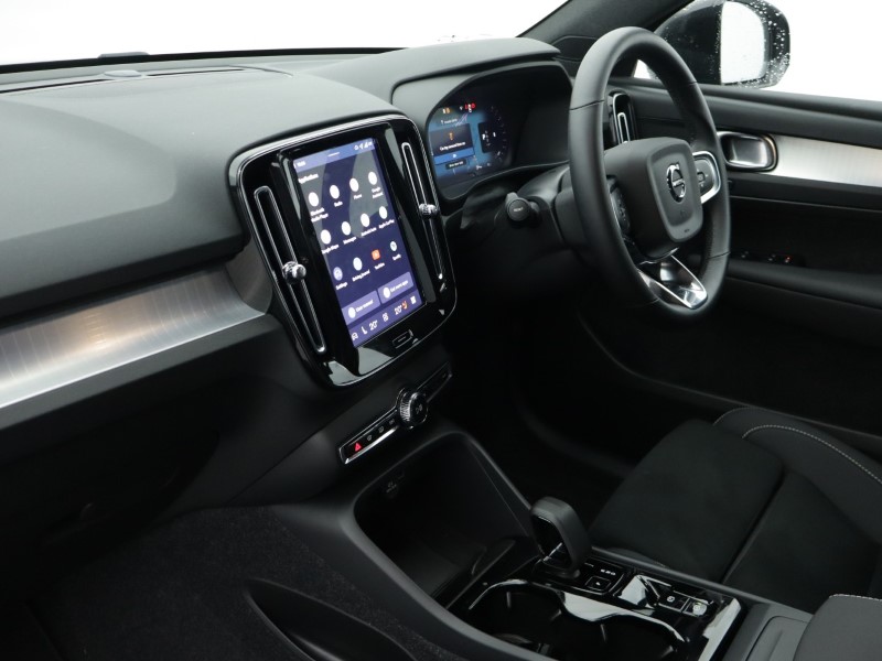 2025 (25) VOLVO XC40 2.0 B4P Plus Black Edition 5dr Auto *VAT QUALIFYING* 4951434