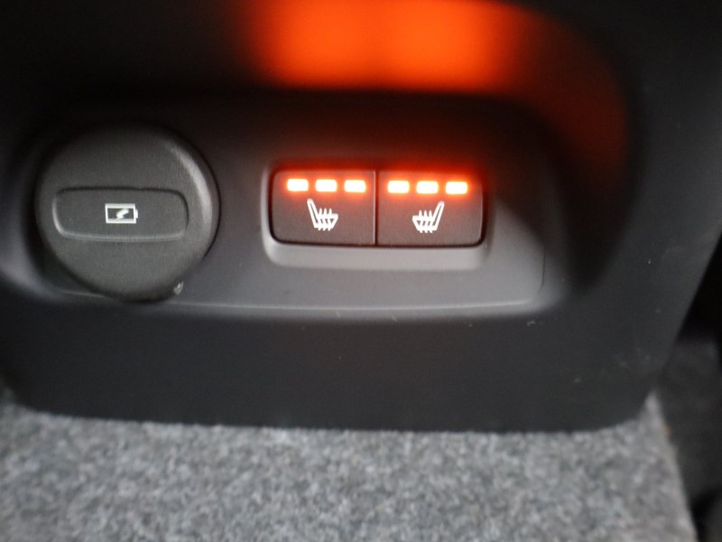 2025 (25) VOLVO XC40 2.0 B4P Plus Black Edition 5dr Auto *VAT QUALIFYING* 4951438