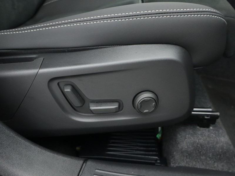 2025 (25) VOLVO XC40 2.0 B4P Plus Black Edition 5dr Auto *VAT QUALIFYING* 4951428