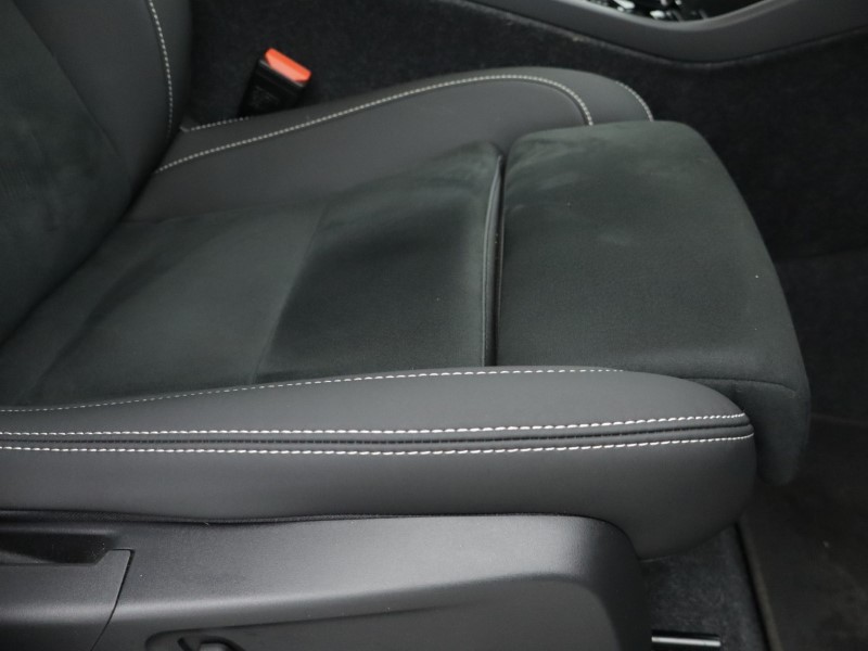 2025 (25) VOLVO XC40 2.0 B4P Plus Black Edition 5dr Auto *VAT QUALIFYING* 4951429