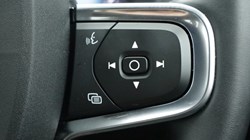 2025 (25) VOLVO XC40 2.0 B4P Plus Black Edition 5dr Auto *VAT QUALIFYING* 4951442