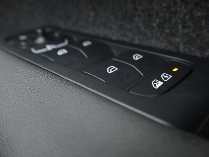 2025 (25) VOLVO XC40 2.0 B4P Plus Black Edition 5dr Auto *VAT QUALIFYING* 4951423