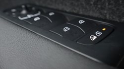 2025 (25) VOLVO XC40 2.0 B4P Plus Black Edition 5dr Auto *VAT QUALIFYING* 4951423