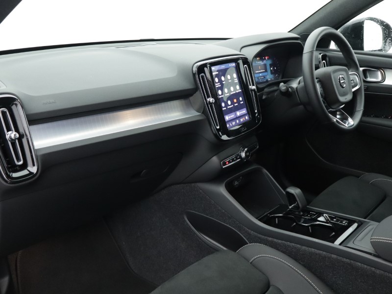 2025 (25) VOLVO XC40 2.0 B4P Plus Black Edition 5dr Auto *VAT QUALIFYING* 4951432
